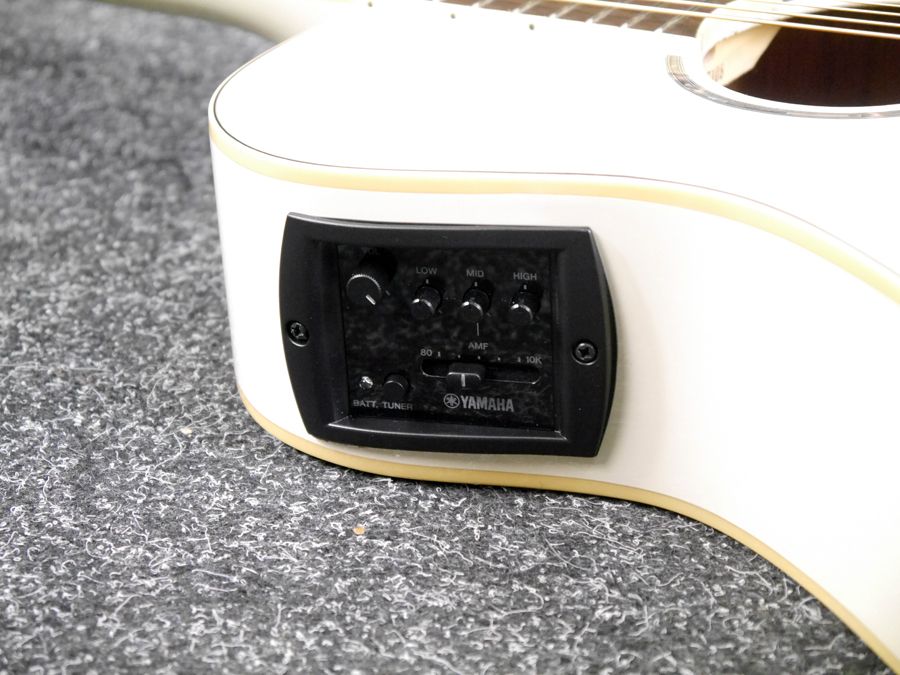 Гитара электроакустическая Yamaha APX600VWH