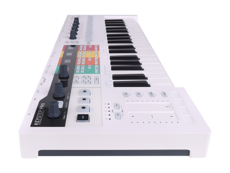 MIDI клавиатура ARTURIA KeyStep Pro WH