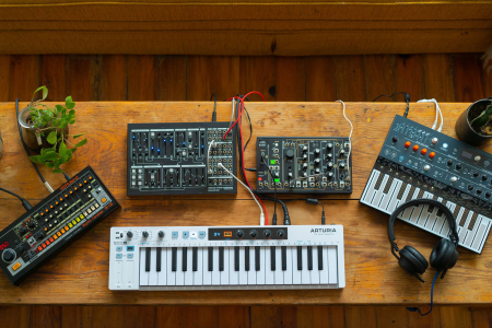 MIDI клавиатура ARTURIA KeyStep 37 WH