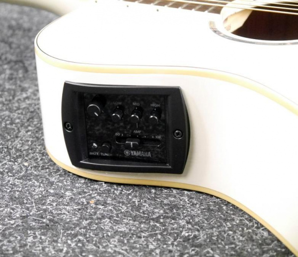 Гитара электроакустическая Yamaha APX600VWH